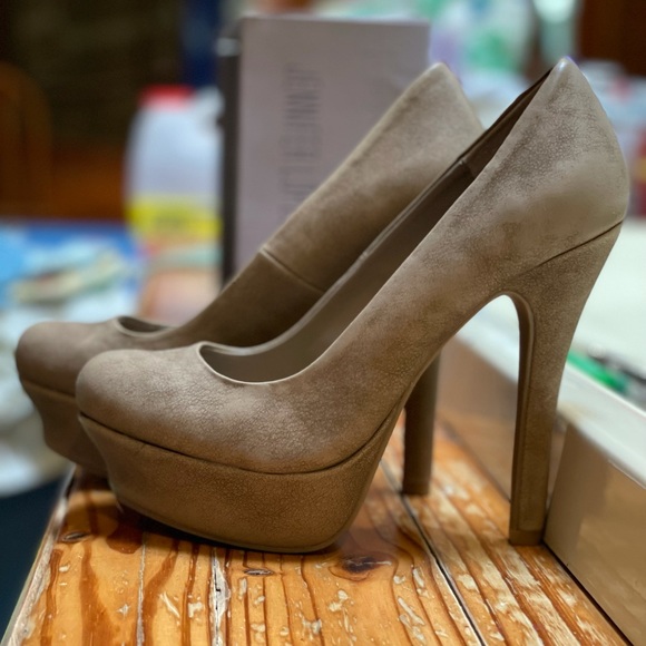 JLo Lana Tan Heels - Picture 1 of 7